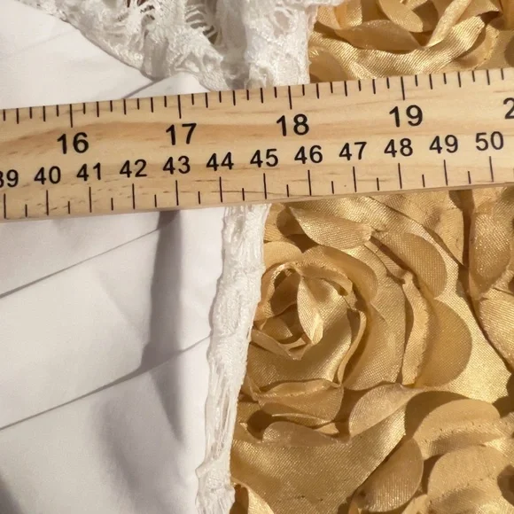 A363 HWA Apparel Romantic Core White Lace Peplum Top One-Shoulder Sleeve NWOT L - Picture 8 of 10